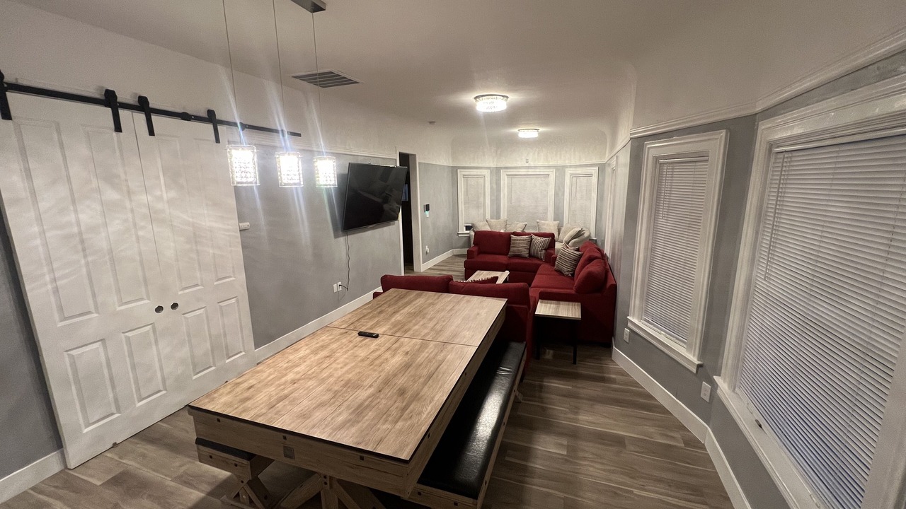 Photo of Livingroom in North Oak Park