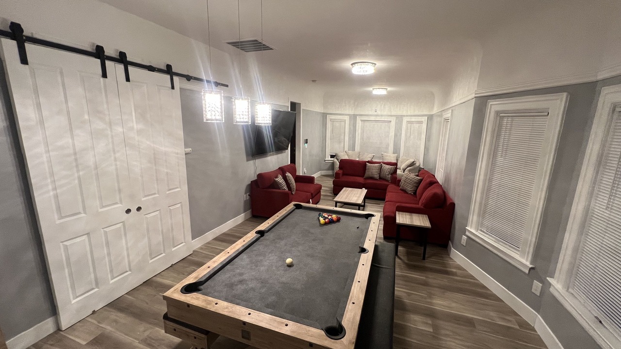 Photo of Livingroom in North Oak Park