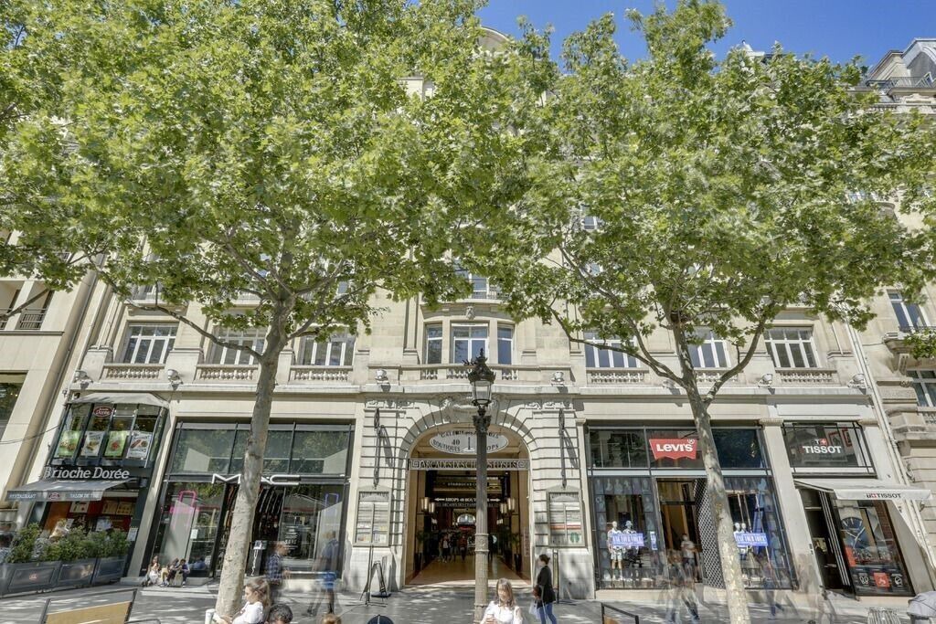 Photo of Others in 8th Arrondissement