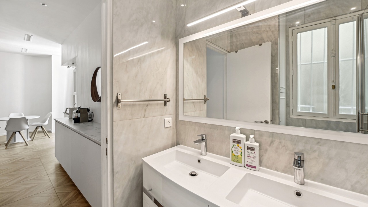 Photo of Bathroom in 8th Arrondissement
