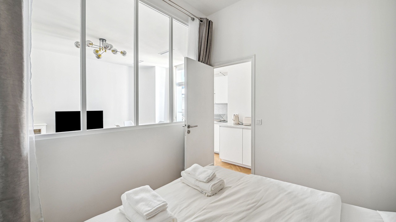 Photo of Bedroom in 8th Arrondissement