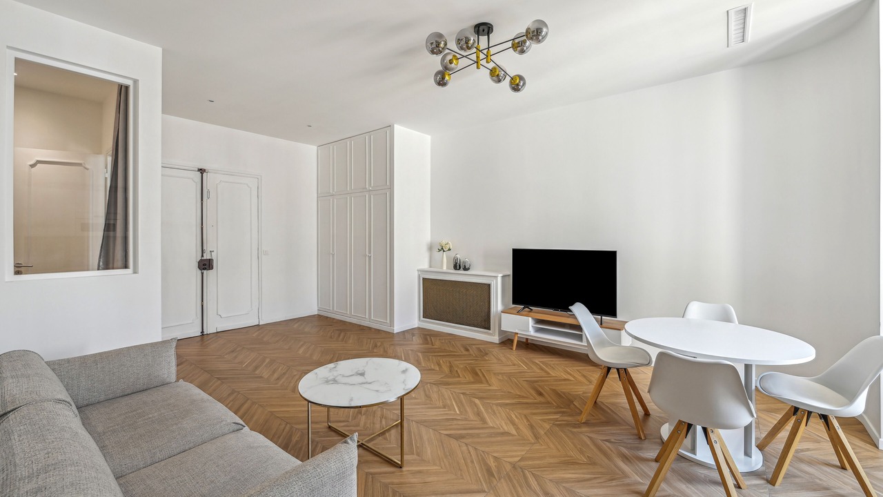 Photo of Livingroom in 8th Arrondissement