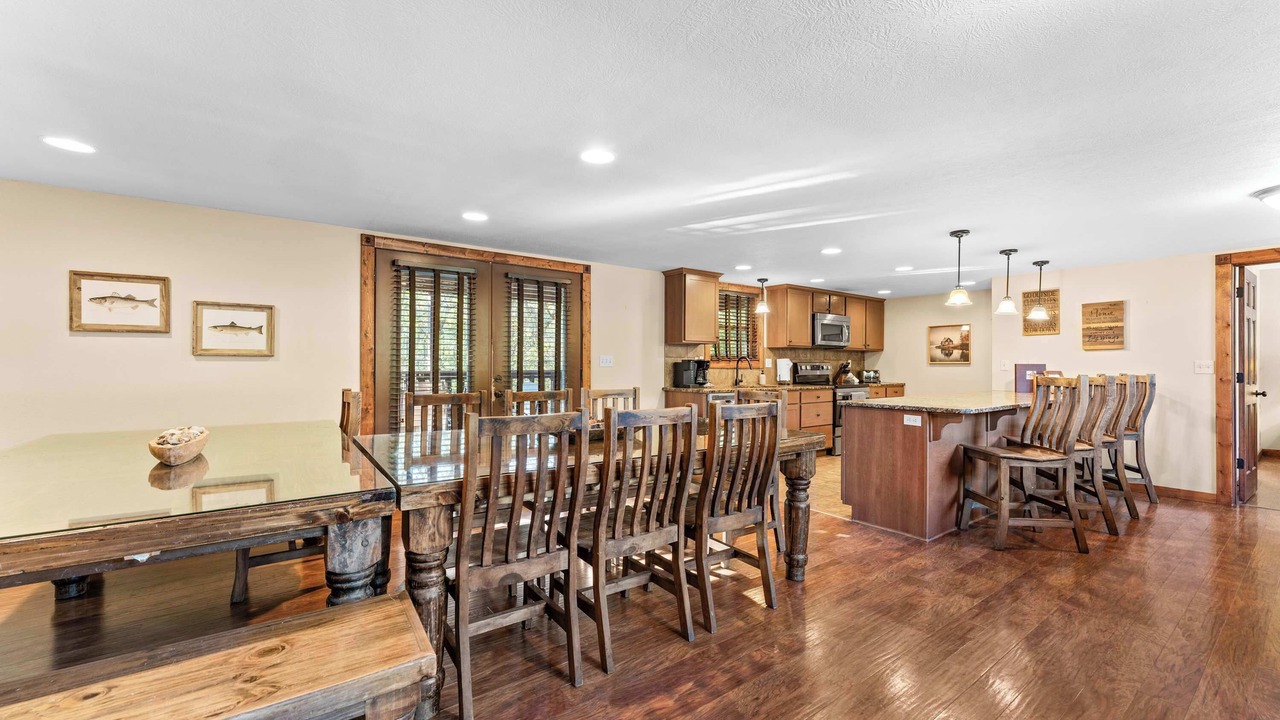 Photo of Bedroom in Reeds Spring
