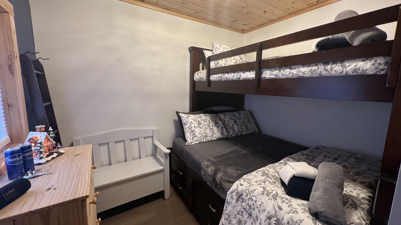 Photo of Bedroom in Miller Lake