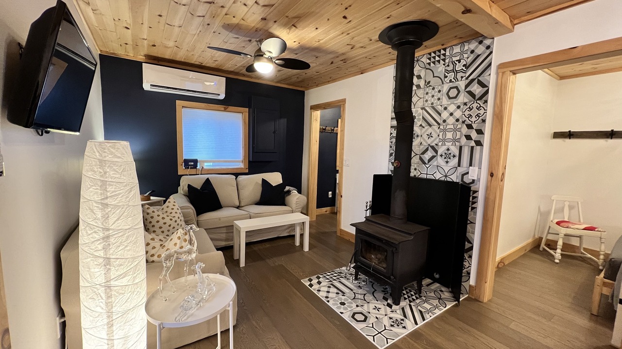 Photo of Livingroom in Miller Lake
