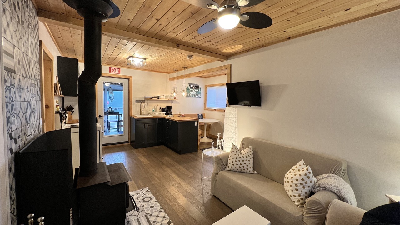 Photo of Livingroom in Miller Lake