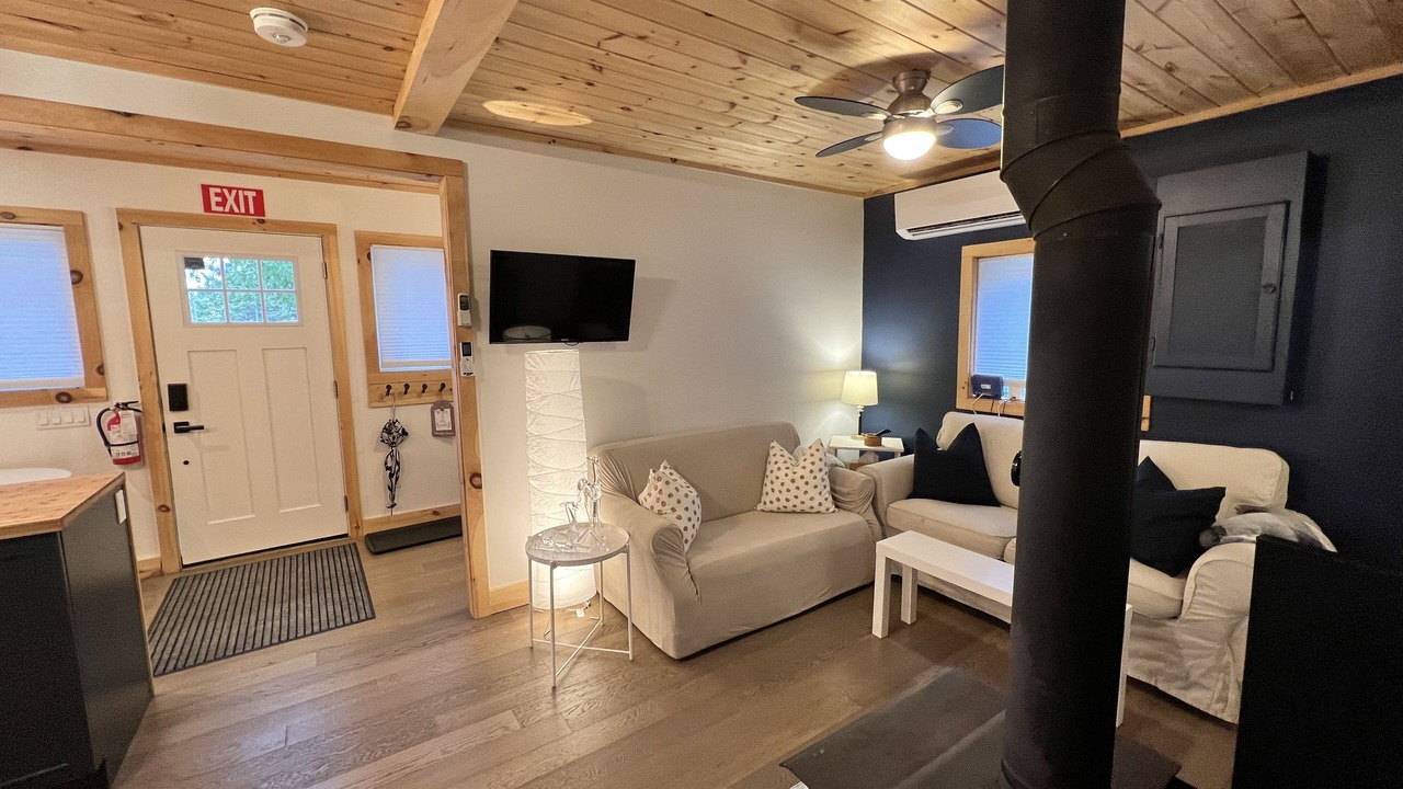 Photo of Livingroom in Miller Lake