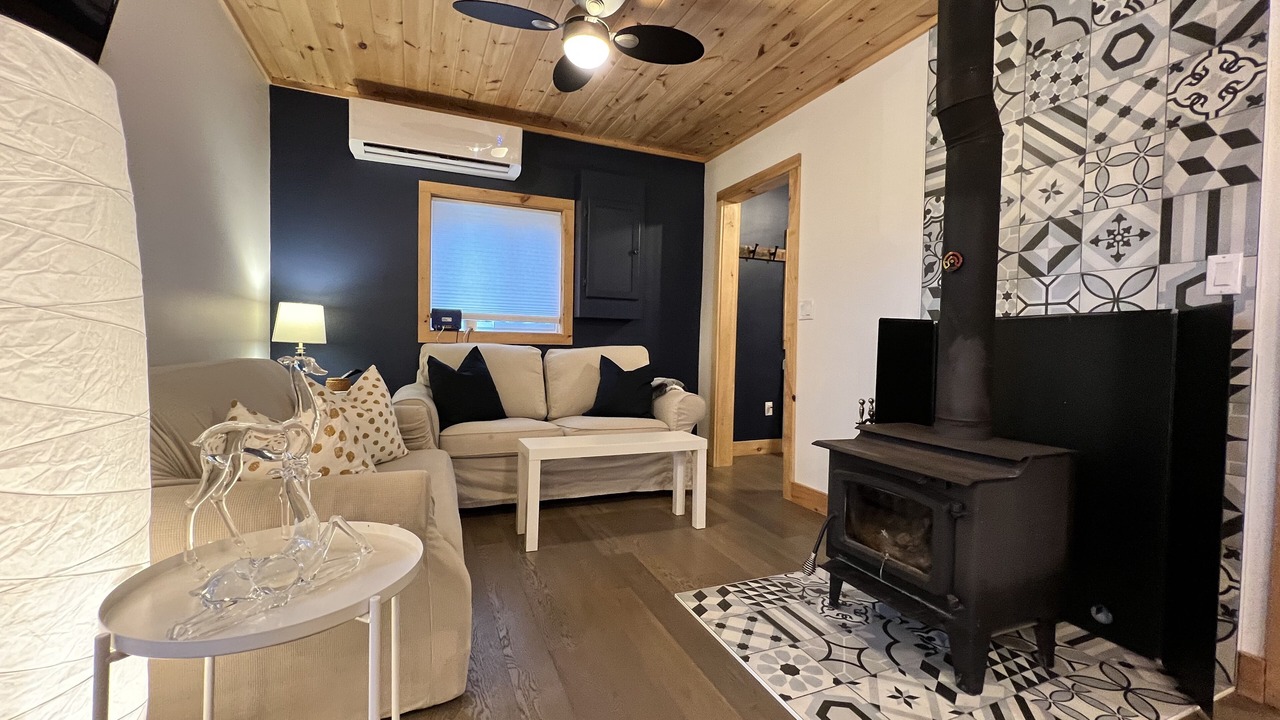 Photo of Livingroom in Miller Lake