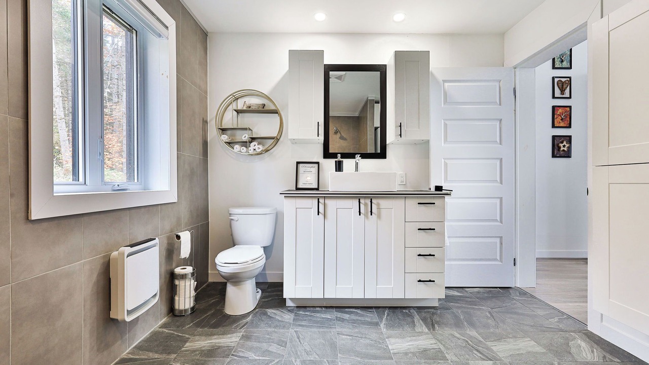 Photo of Bathroom in Saint-Joseph-de-Coleraine