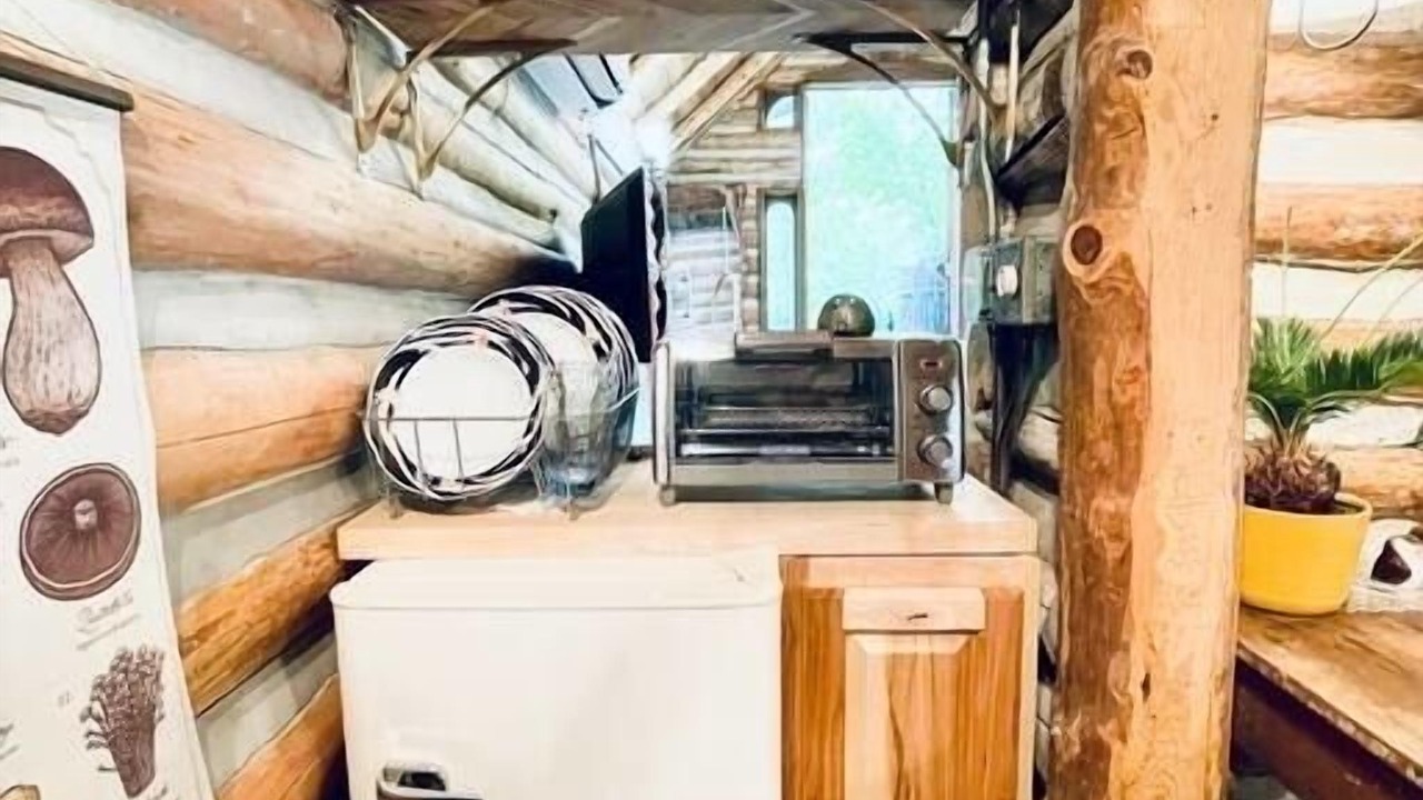 Photo of Kitchen in Eureka Springs Historic District