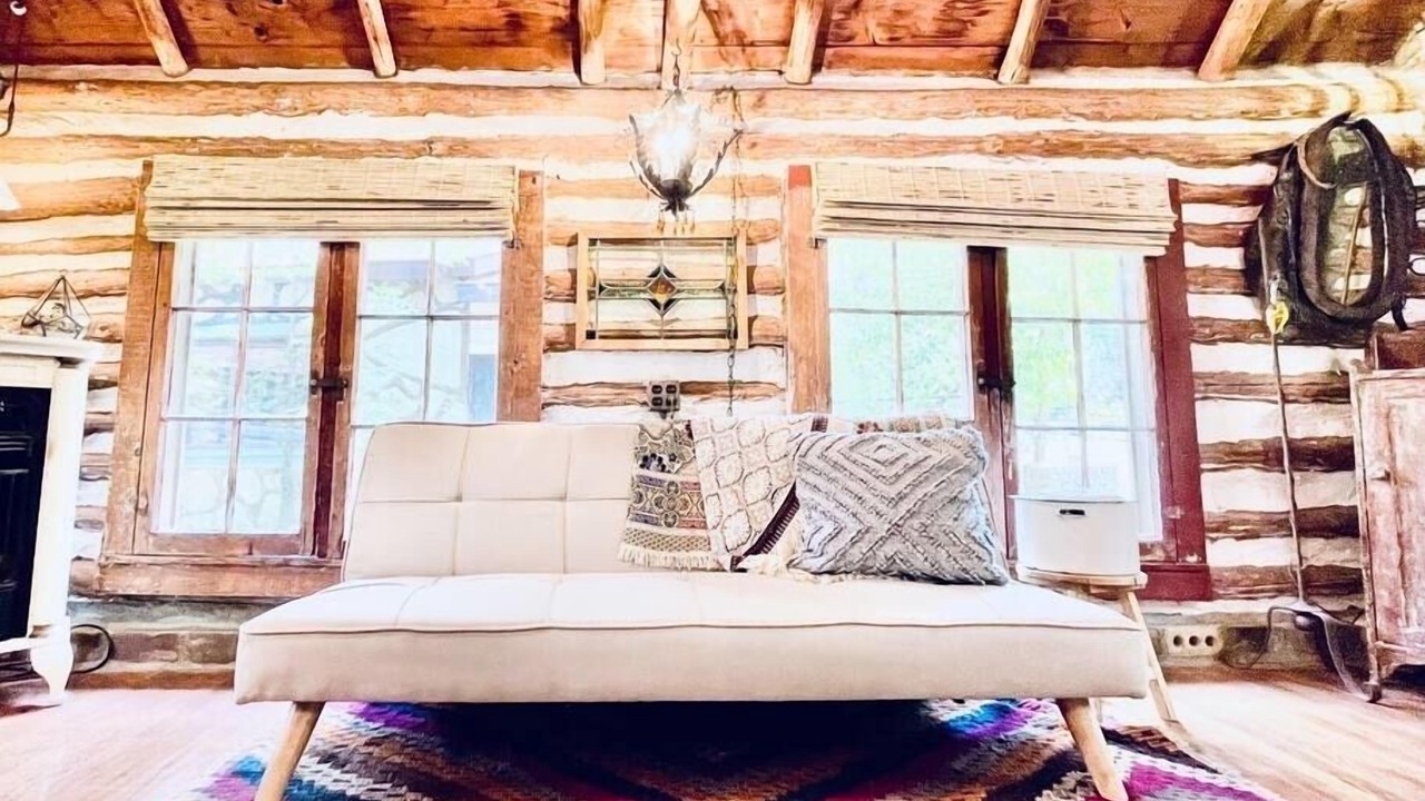 Photo of Livingroom in Eureka Springs Historic District