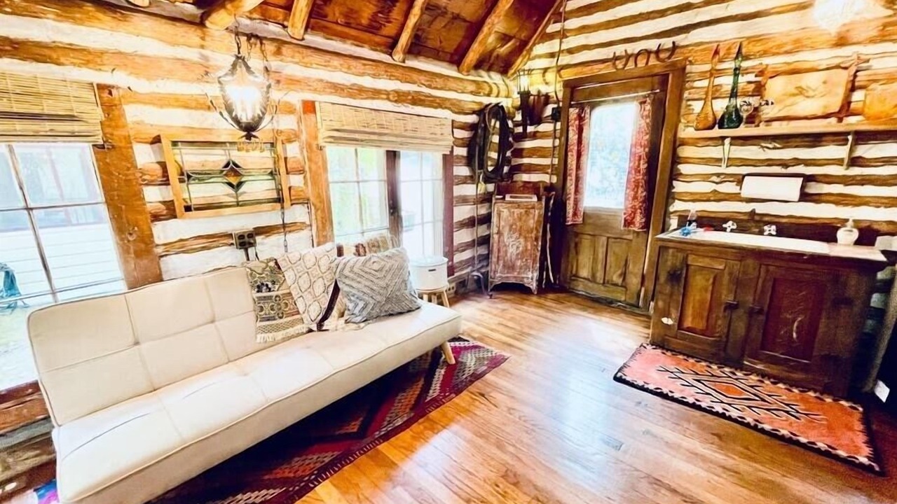 Photo of Livingroom in Eureka Springs Historic District