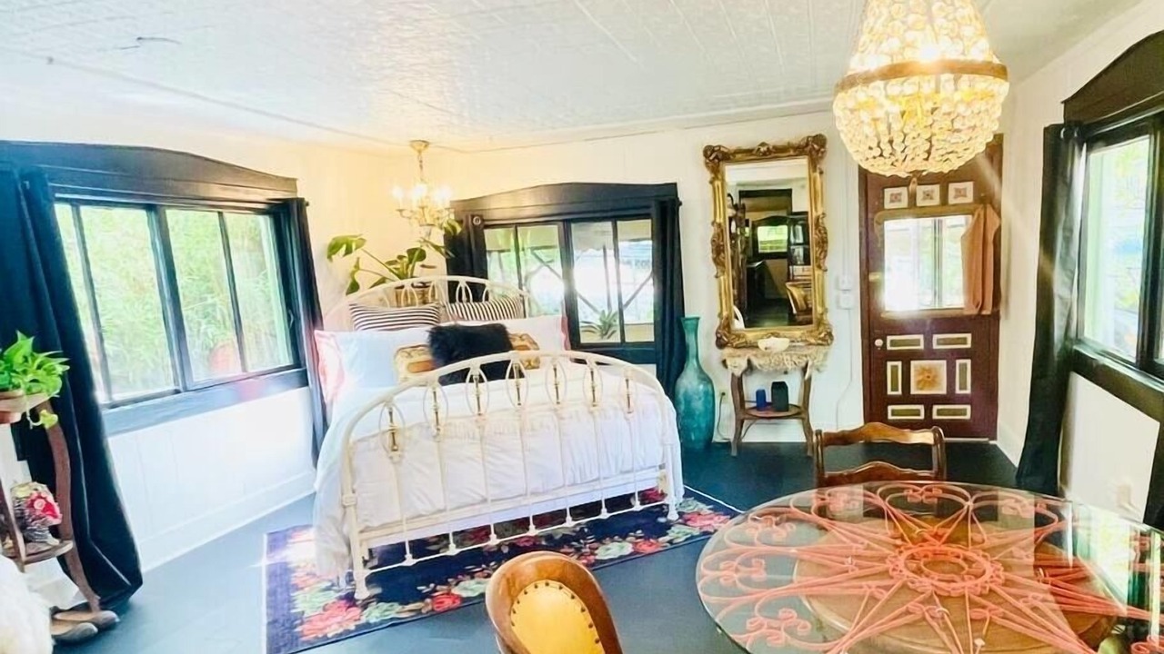Photo of Bedroom in Eureka Springs Historic District