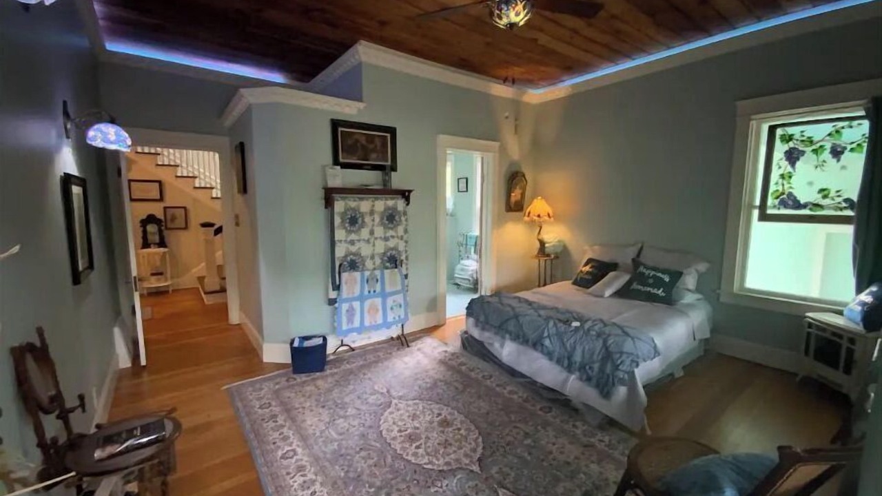Photo of Bedroom in La Grange