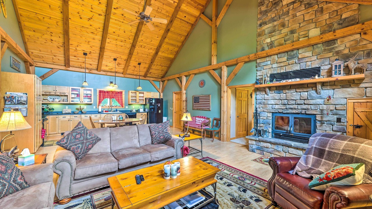 Photo of Livingroom in Slatyfork Farm