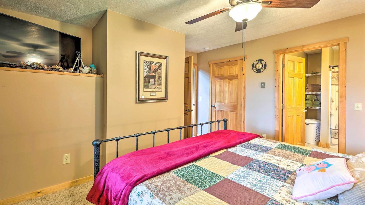 Photo of Bedroom in Slatyfork Farm