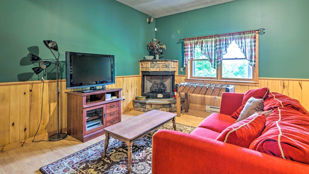 Photo of Livingroom in Slatyfork Farm