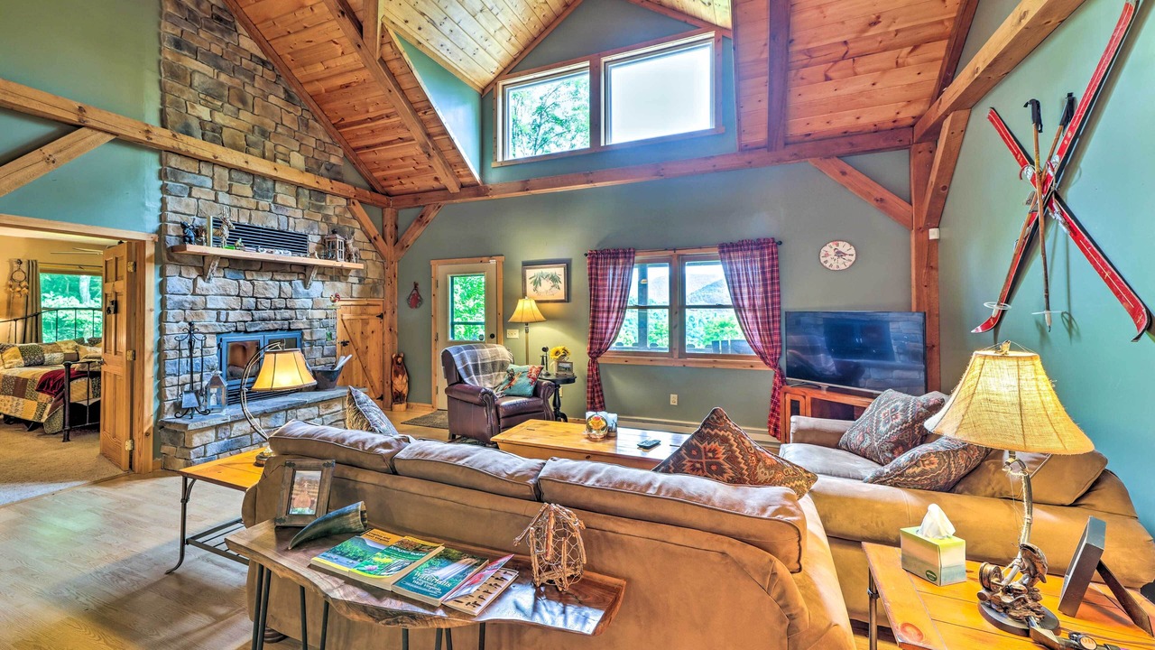 Photo of Livingroom in Slatyfork Farm