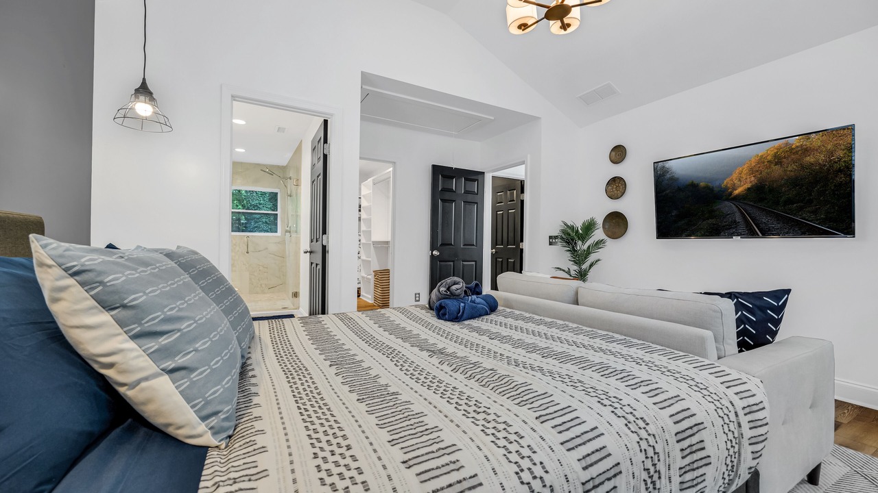 Photo of Bedroom in Candler-McAfee
