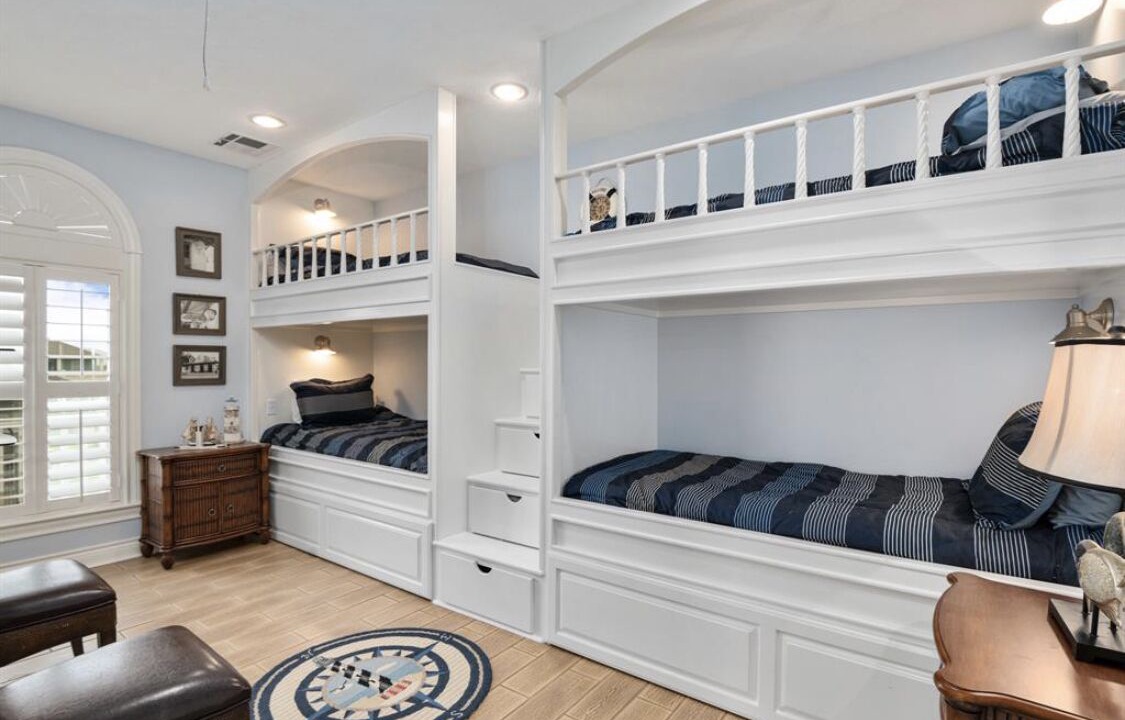 Photo of Bedroom in Crystal Beach