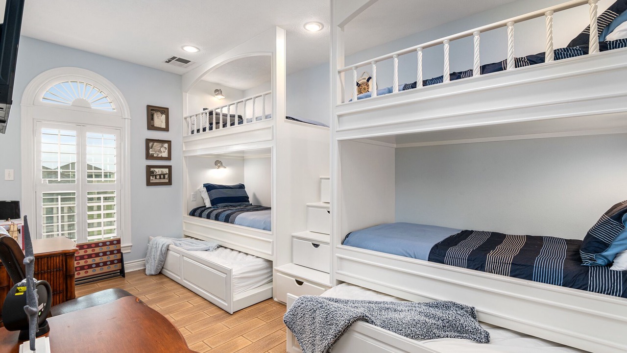 Photo of Bedroom in Crystal Beach