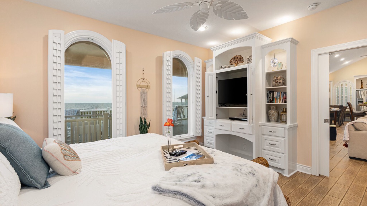 Photo of Bedroom in Crystal Beach