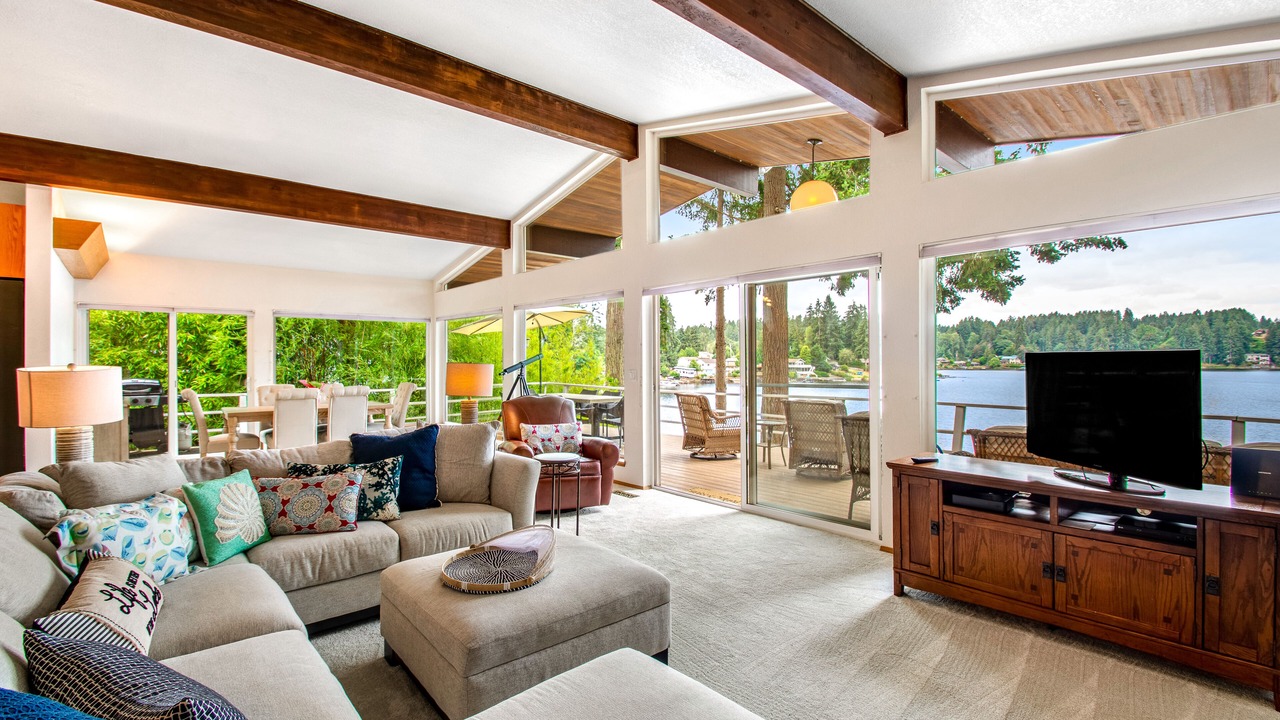 Photo of Livingroom in East Olympia