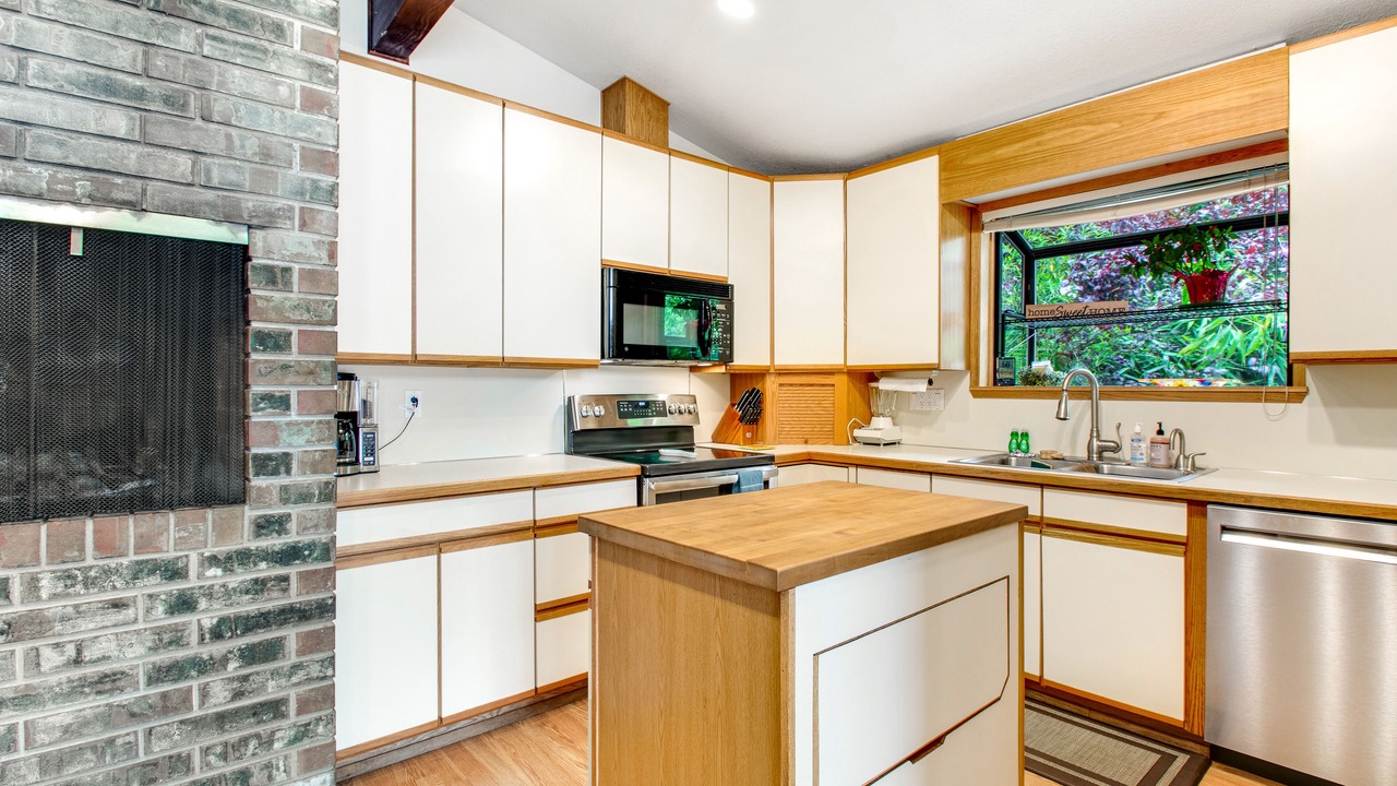 Photo of Kitchen in East Olympia