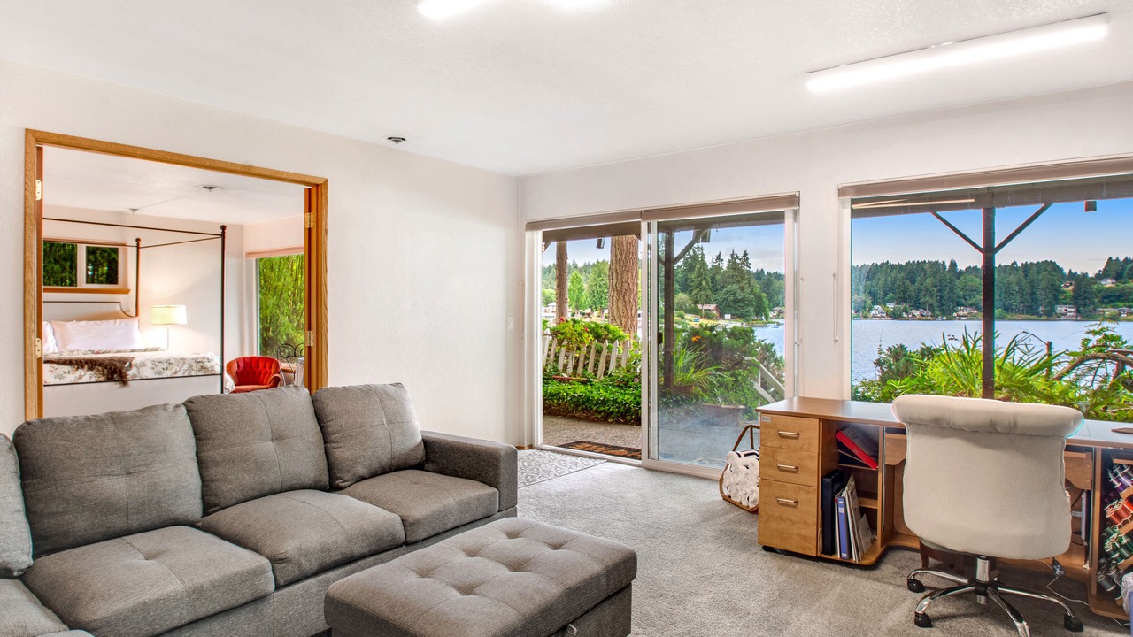 Photo of Livingroom in East Olympia