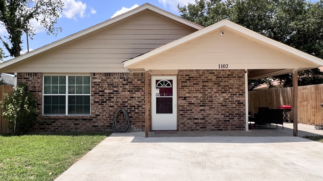 Photo of Outdoor in Pecan Tree - McCullough