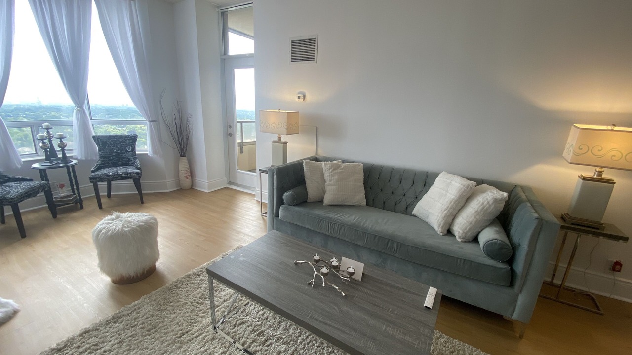 Photo of Livingroom in Willowdale