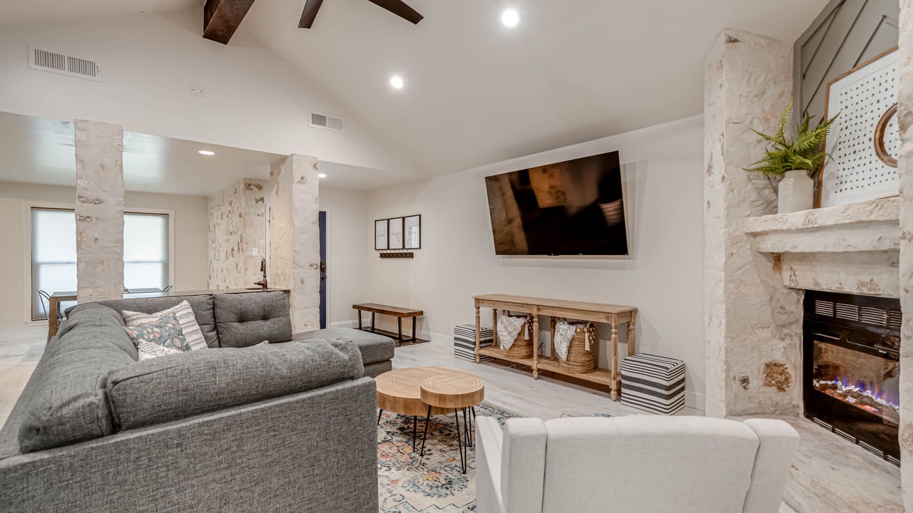 Photo of Livingroom in Oakmont Downs