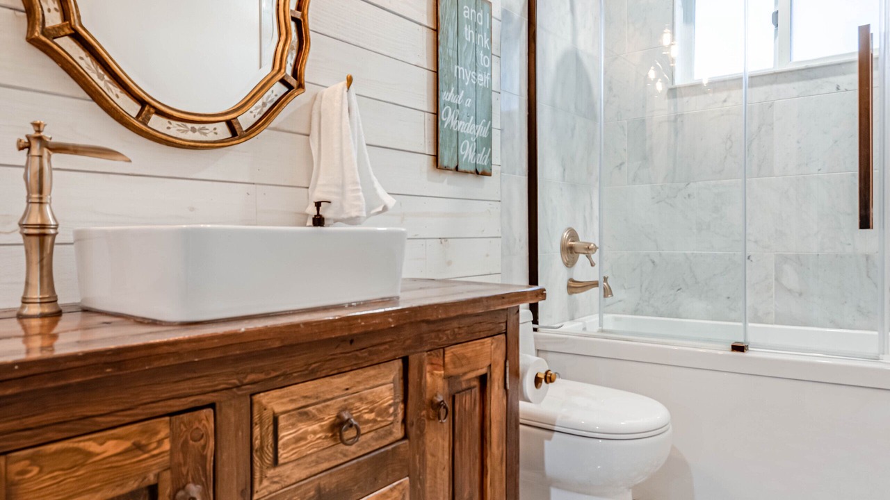 Photo of Bathroom in Oakmont Downs