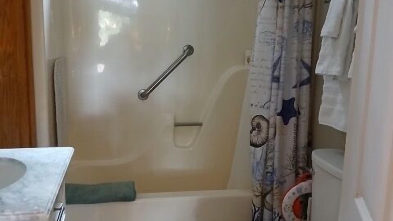 Photo of Bathroom in Goreville