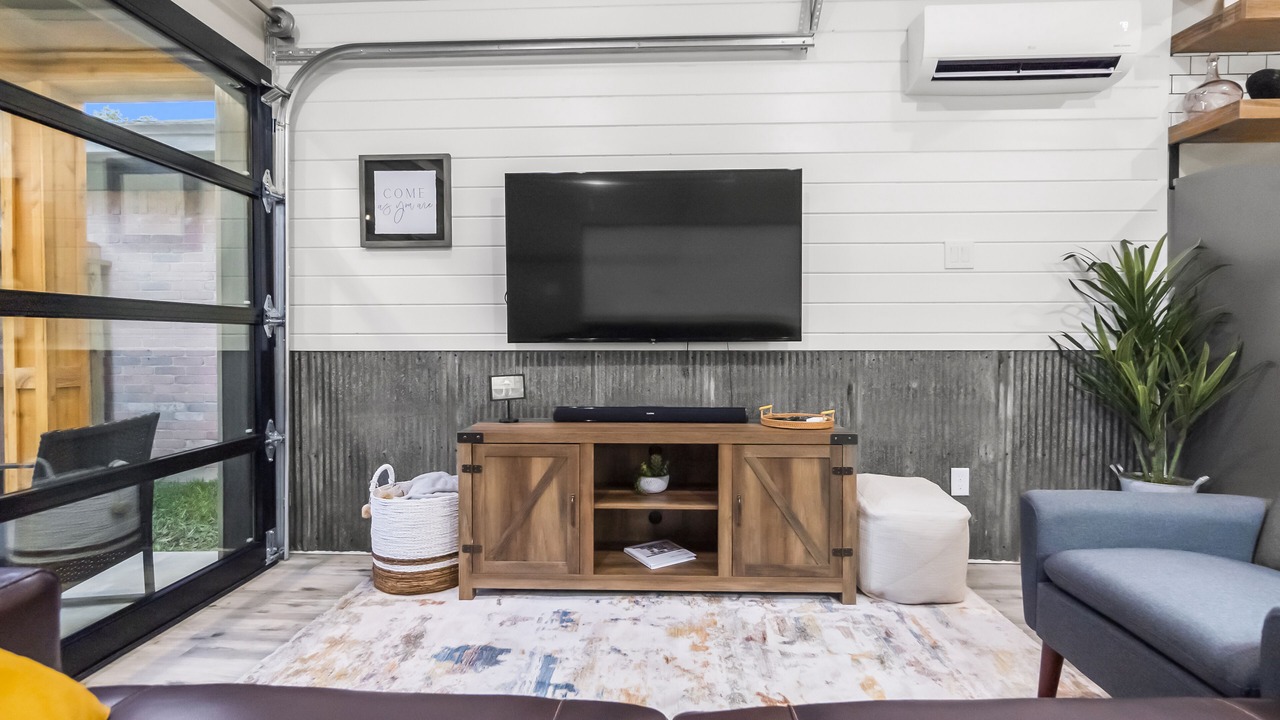 Photo of Livingroom in Spring
