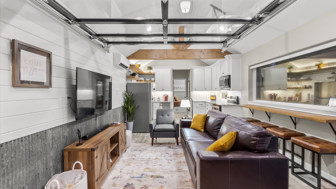 Photo of Livingroom in Spring