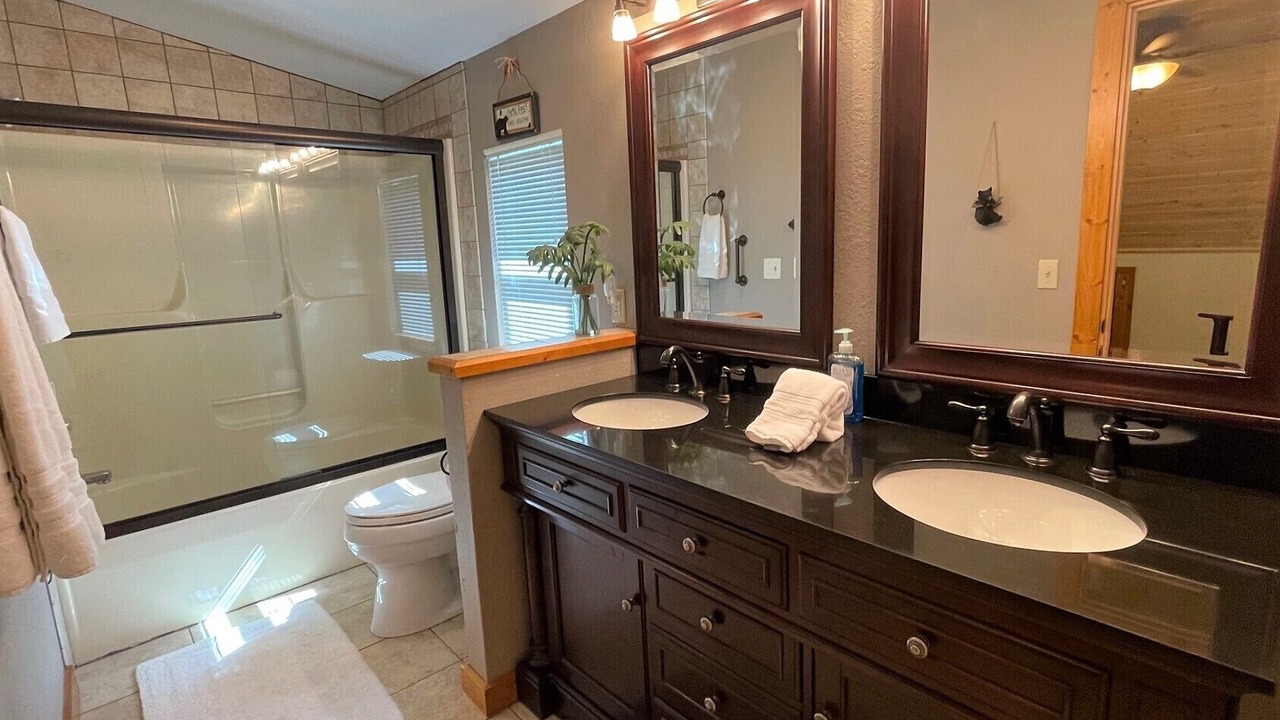 Photo of Bathroom in Murphy