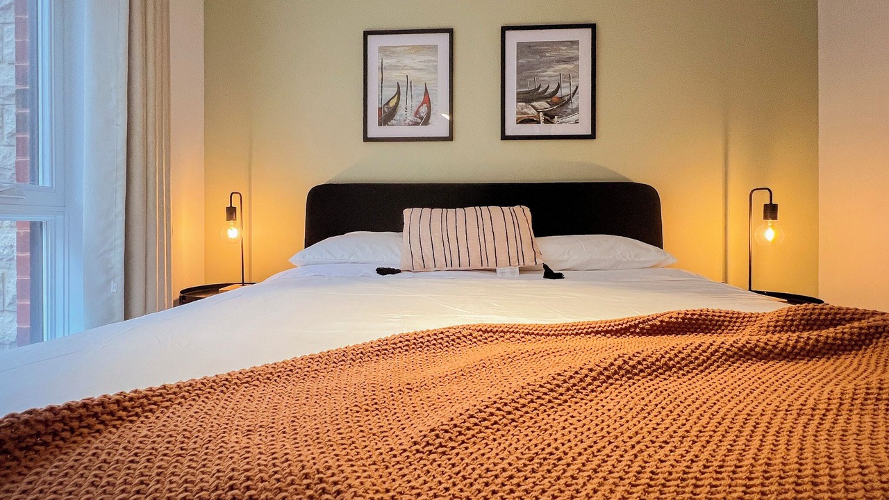 Photo of Bedroom in Cote-Des-Neiges—Notre-Dame-De-Grace