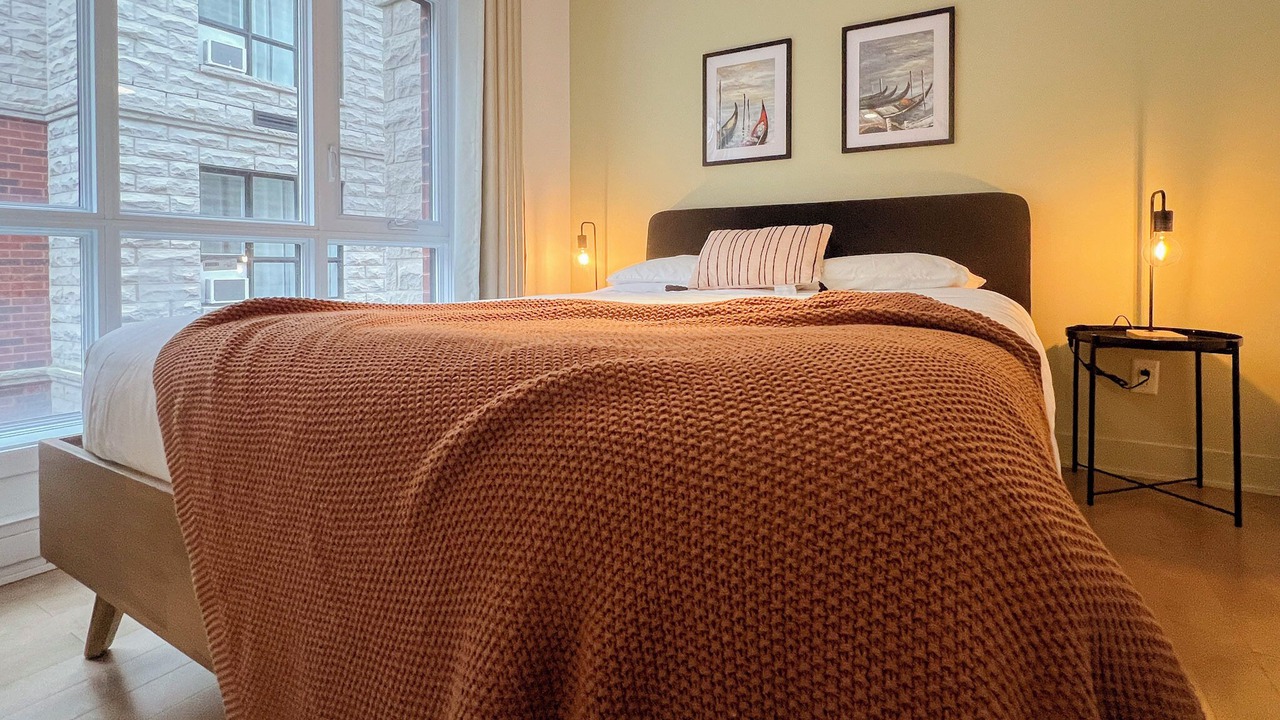 Photo of Bedroom in Cote-Des-Neiges—Notre-Dame-De-Grace