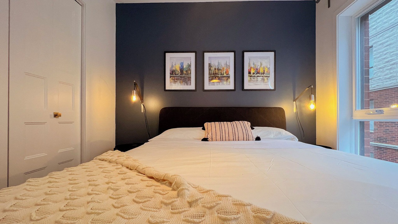 Photo of Bedroom in Cote-Des-Neiges—Notre-Dame-De-Grace
