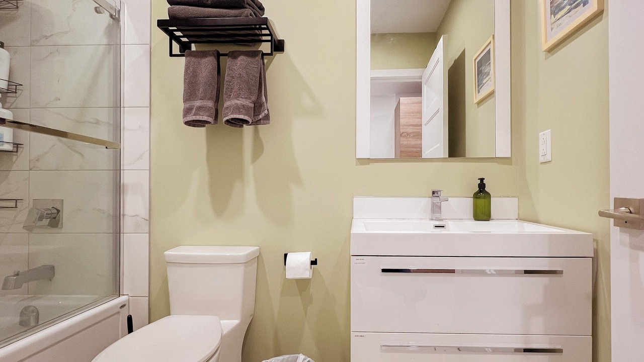 Photo of Bathroom in Cote-Des-Neiges—Notre-Dame-De-Grace
