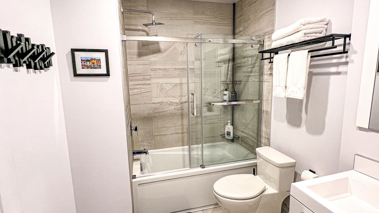 Photo of Bathroom in Cote-Des-Neiges—Notre-Dame-De-Grace