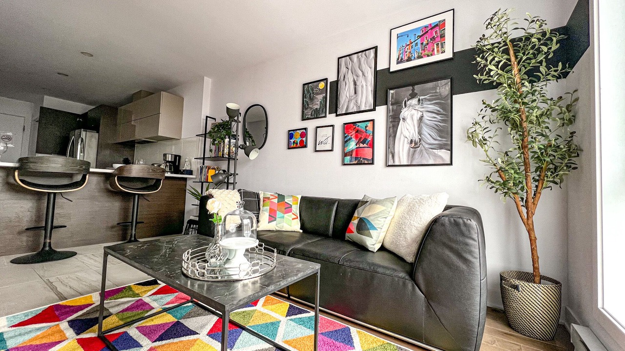 Photo of Livingroom in Cote-Des-Neiges—Notre-Dame-De-Grace