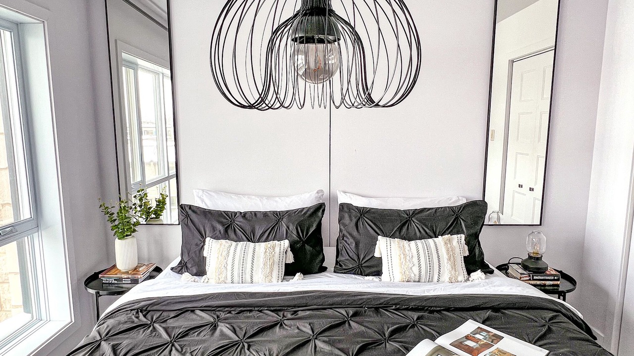 Photo of Bedroom in Cote-Des-Neiges—Notre-Dame-De-Grace