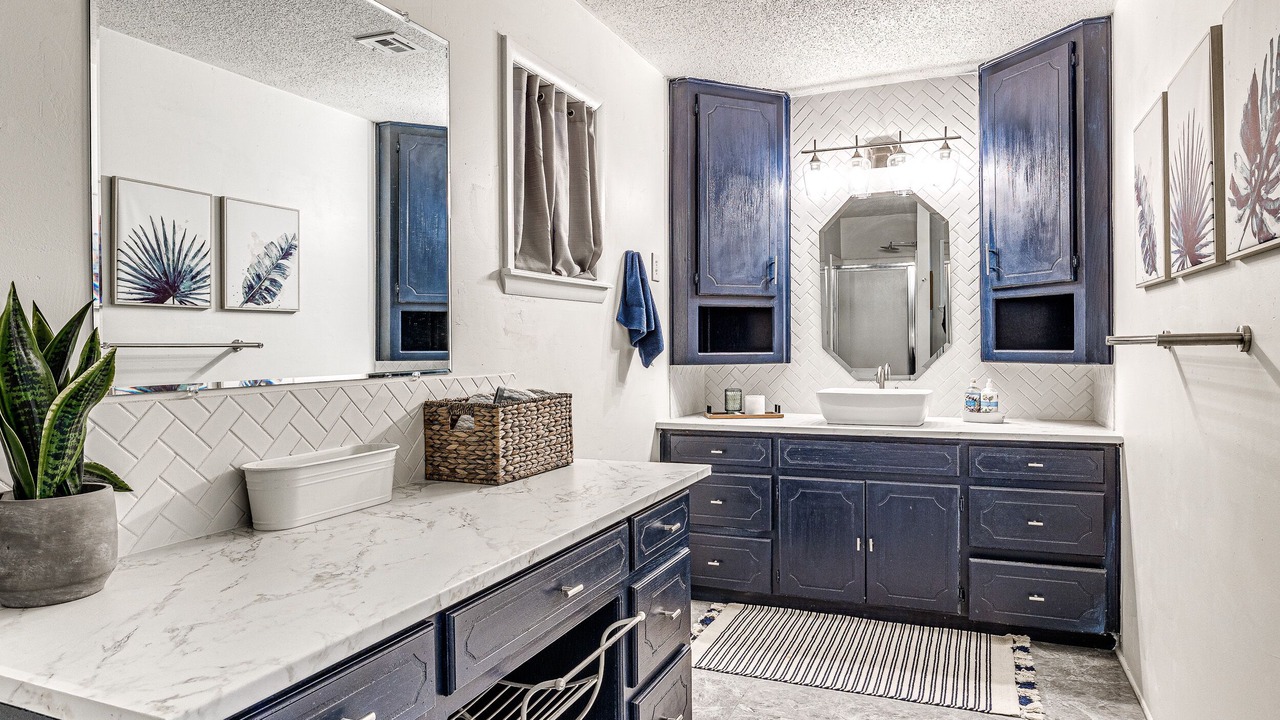 Photo of Bathroom in Hoyt