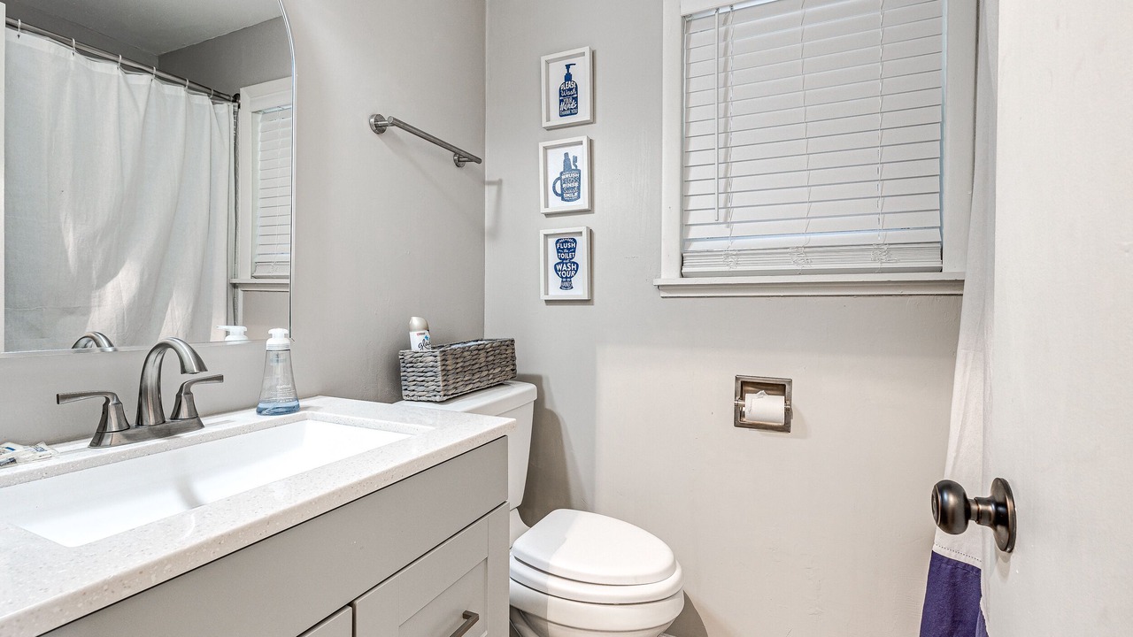 Photo of Bathroom in Hoyt