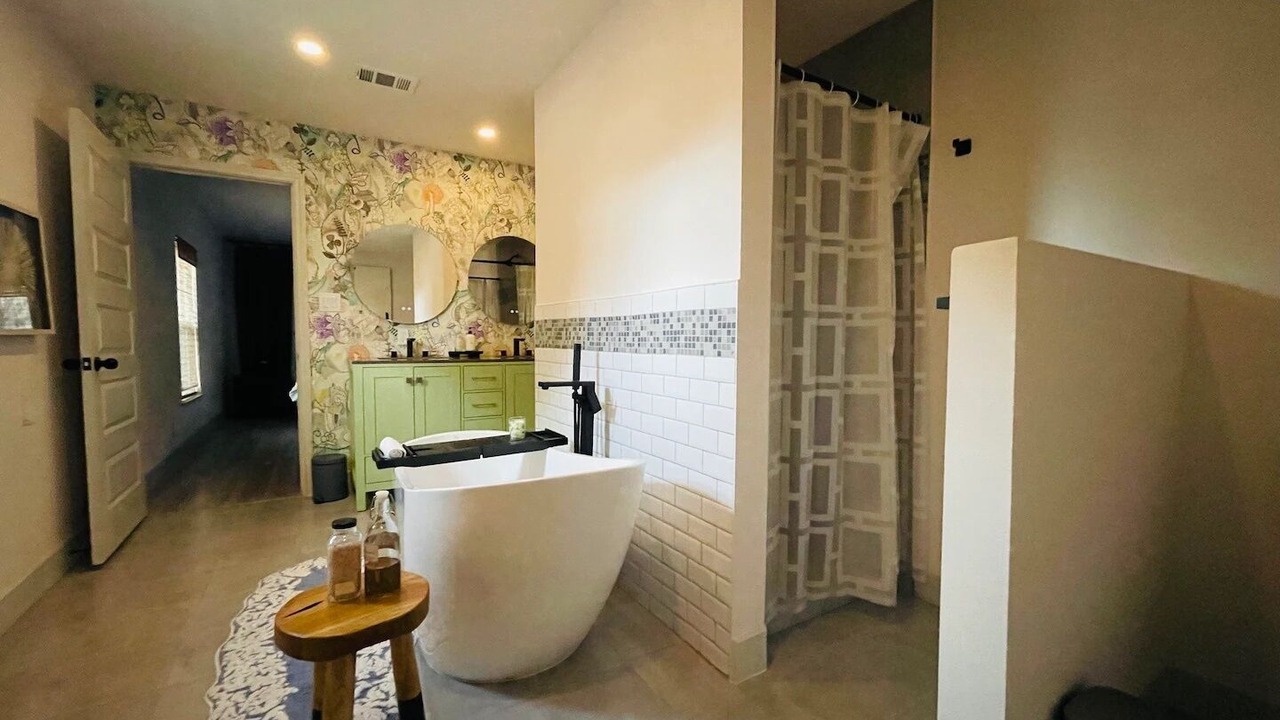 Photo of Bathroom in Oak Cliff