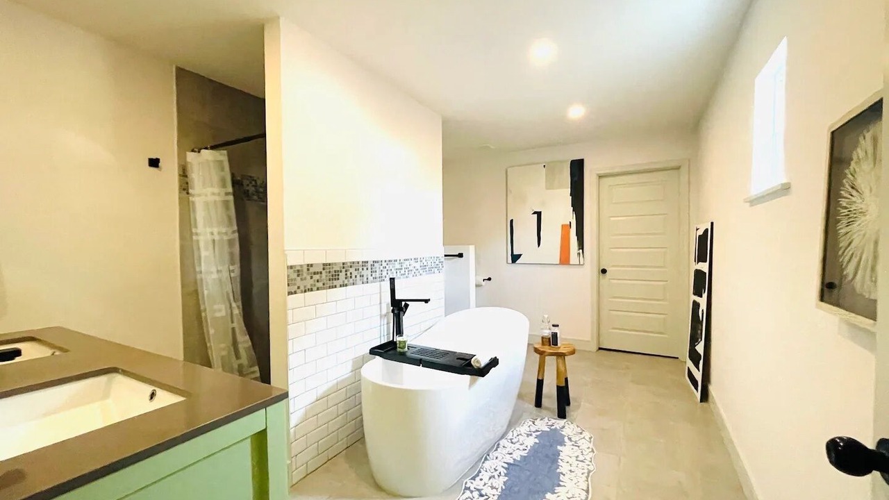 Photo of Bathroom in Oak Cliff