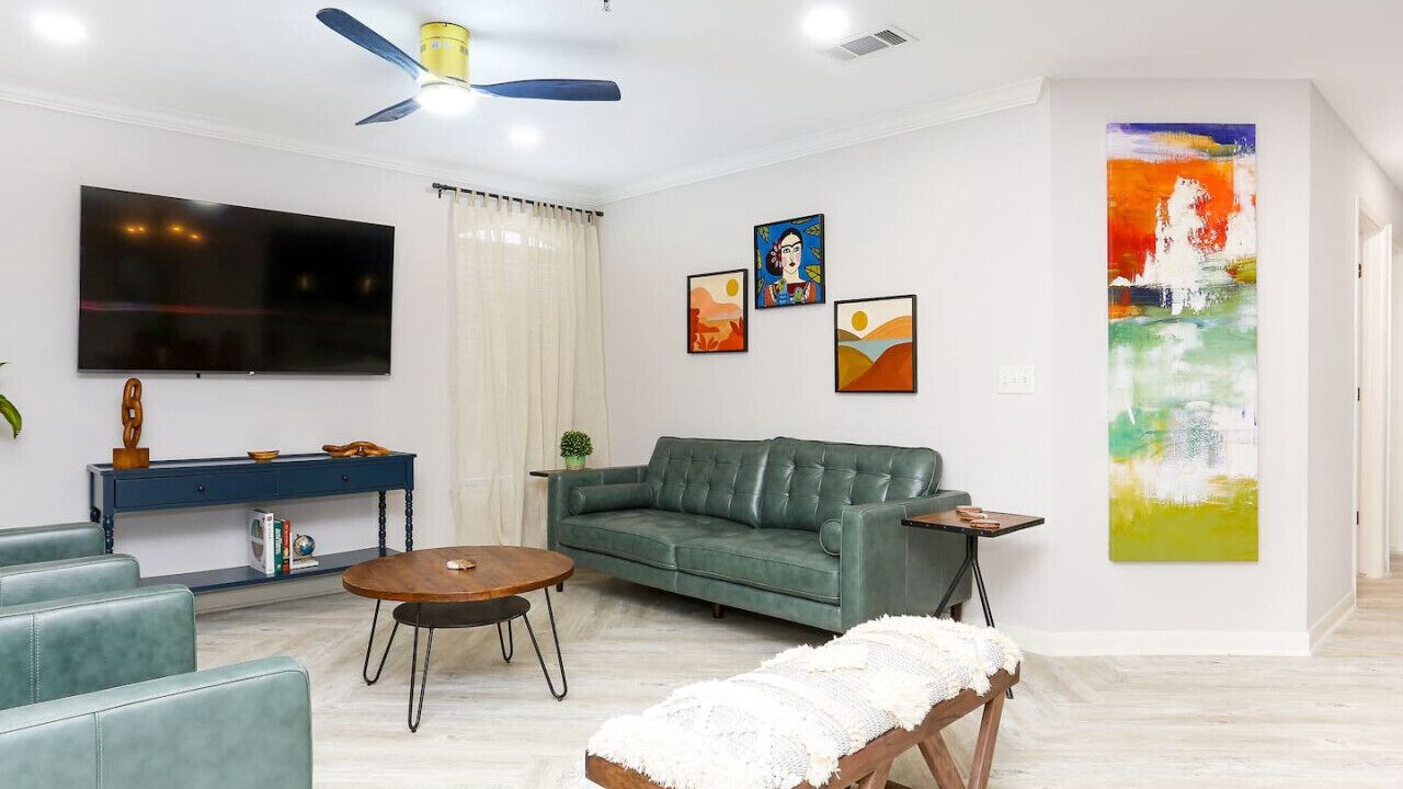 Photo of Livingroom in Medical Center District