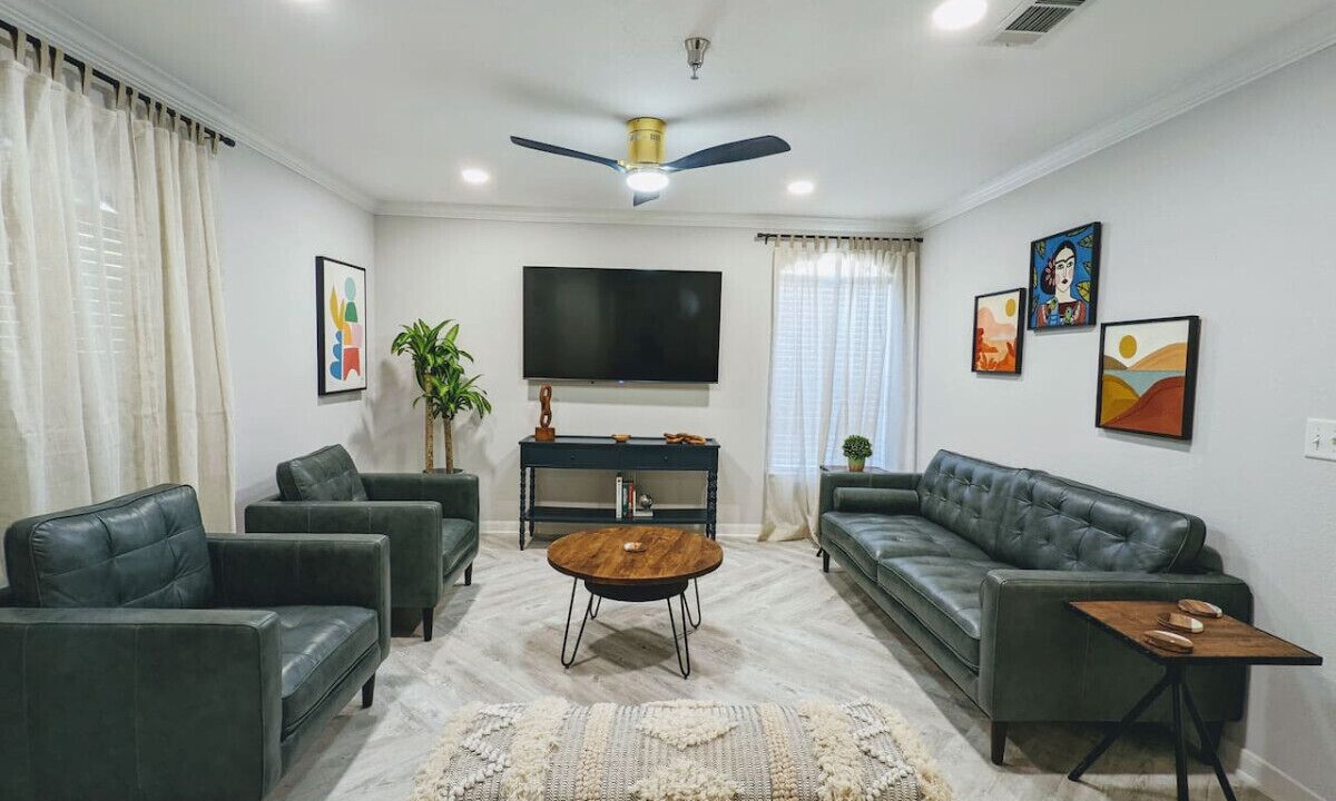 Photo of Livingroom in Medical Center District